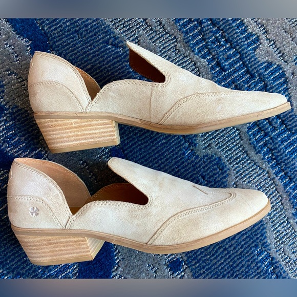 Lucky Brand Shoes - Merlyin Loafer in Cream & Light Brown - Size 10